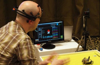 Beebot controlado por ondas cerebrales